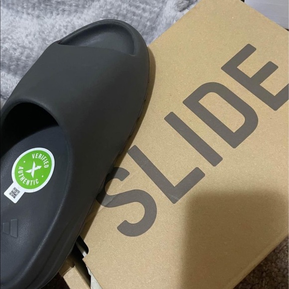 Yeezy Other - Yeezy onxy slides Size 6